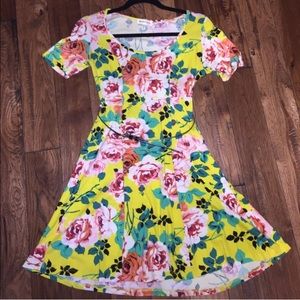 NWOT Cute floral dress WITHOUT belt